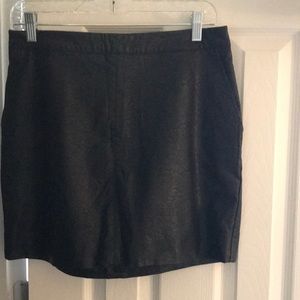 Feoux black leather skirt, with pockets!!